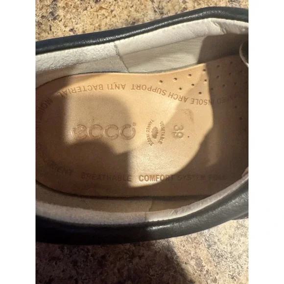 Ecco Black Leather Woman's Low Top Comfy Lace Up Sneakers EU Size (US 8-8.5) - Picture 7 of 8